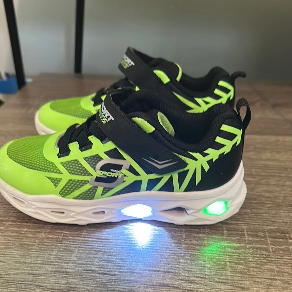 Skechers Green and Black Sneakers with Breathable Mesh - Picture 2 of 4